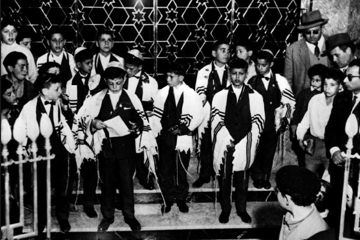 Bar Mitsva Collective à Meknès - 1952 (Photo AIU)